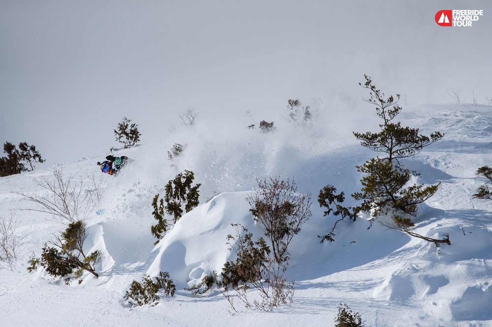 SunGod Ambassador Niki Kelly slashes through the JAPOW at the first stop of the FWT 2019 in Hakuba.  Photo: J.Bernard
