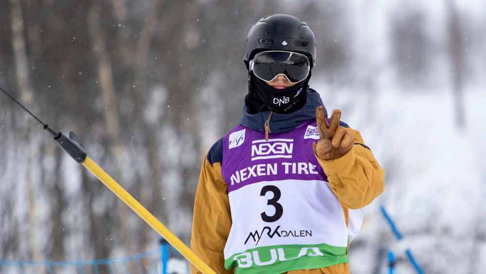 Positive vibes inbetween runs during a snowy FIS event Photo: Nor Freeski