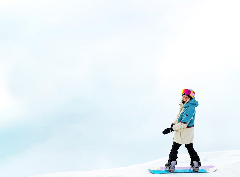 Katie Ormerod snowboarding in SunGod vanguards goggles