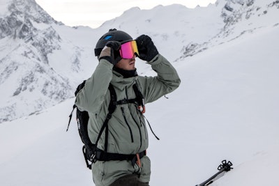 Heading out to the mountains for the New Year? ⛷️⁠🌟⁠
⁠
Don't forget to pack your SunGods! Shop the Snow Series™ via the link in bio.⁠
⁠
#seebetter