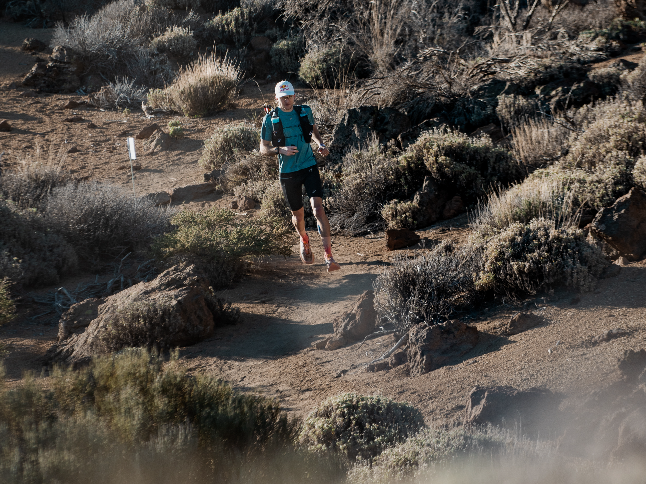 Tom Evans running the Tenerife Bluetrail
