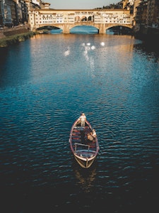 Ponte Vecchio by boat service acacia firenze