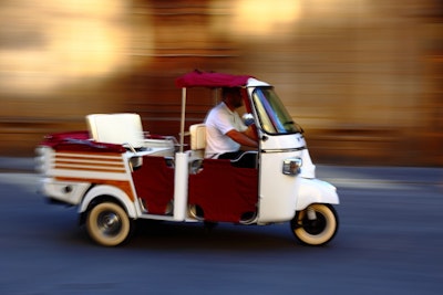 Florence surrounding with a Tuk Tuk service acacia firenze