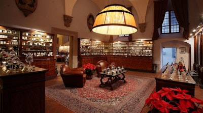 Profumi, esperienze ed epoche lontane da vivere a Firenze blog acacia firenze
