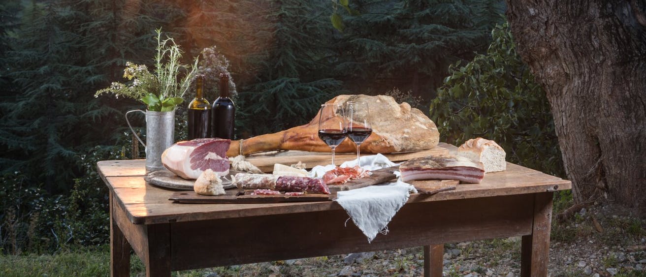 degustacija vina in suhih mesnin na Krasu
