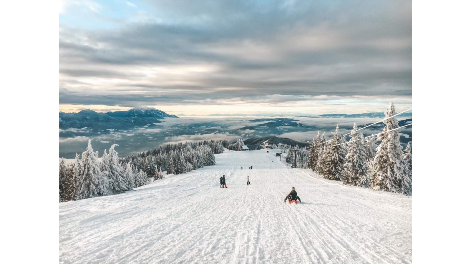 zasneženo smučišče na Kopah