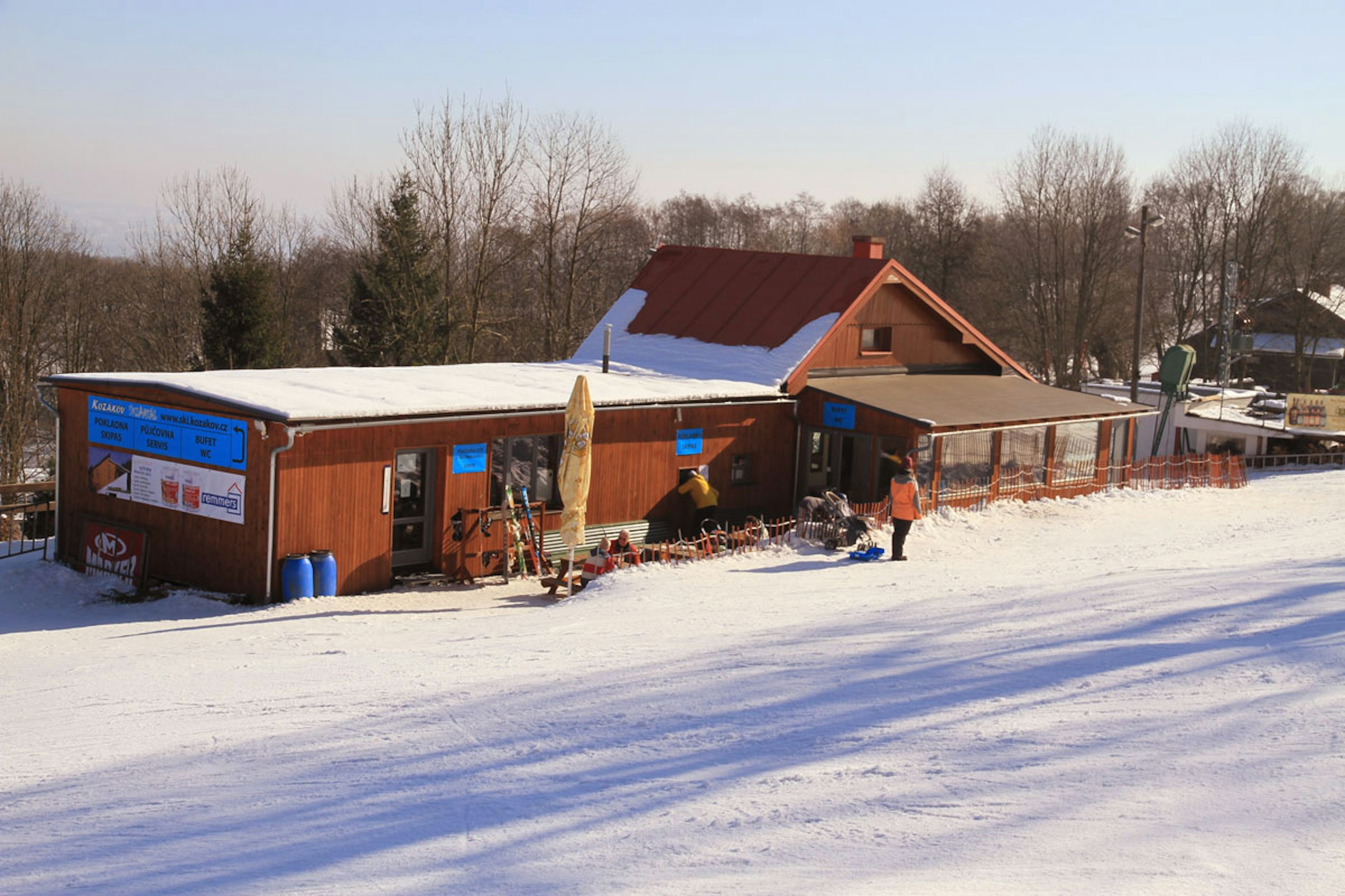 Občerstvení a zázemí lyžařeského areálu Kozákov