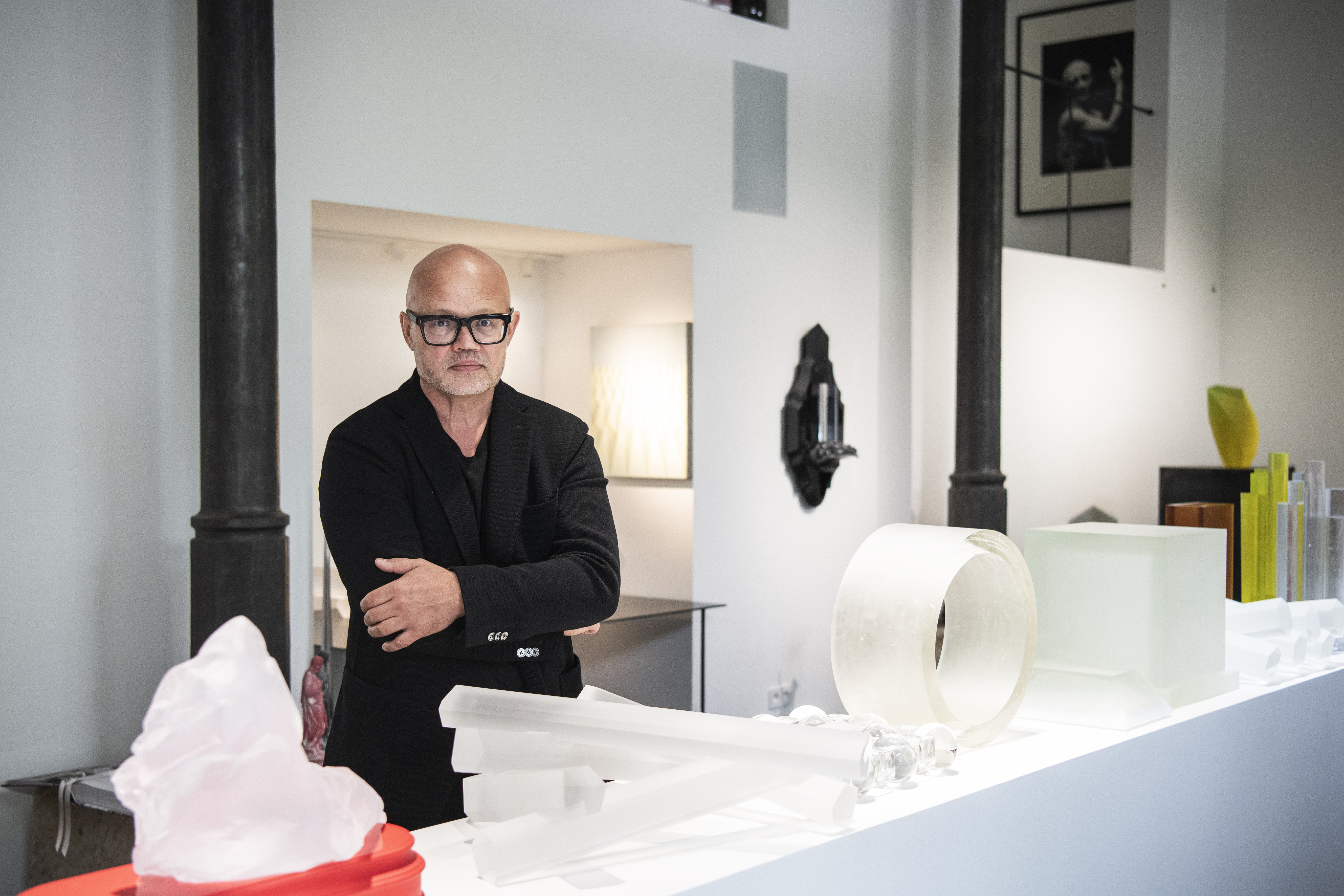 Rony Plesl ve svém ateliéru