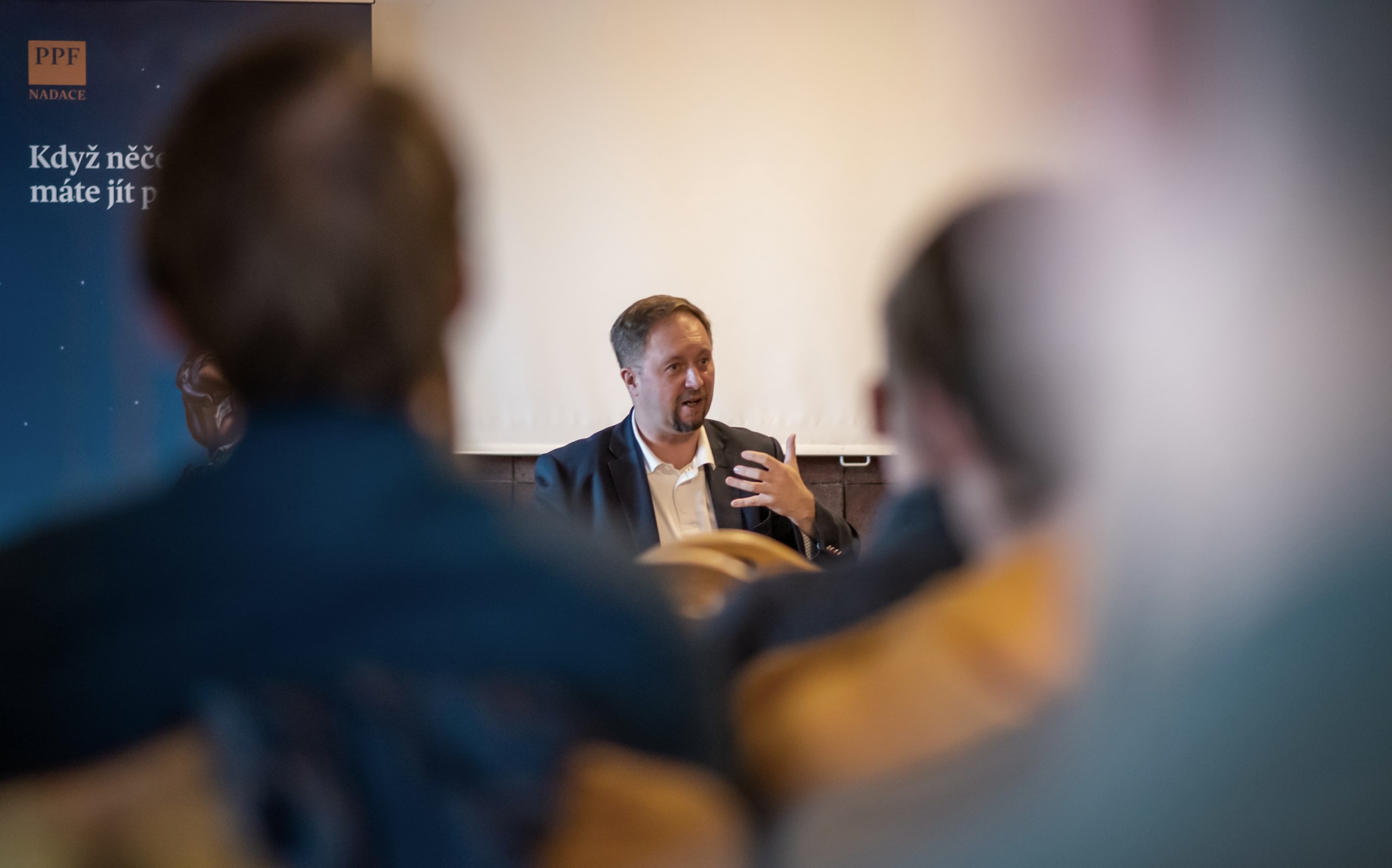 Mezi přednášejícími hosty se objevil i ředitel Občanského institutu Roman Joch. Roman Joch přednáší na Letní škole Občanského institutu 2021