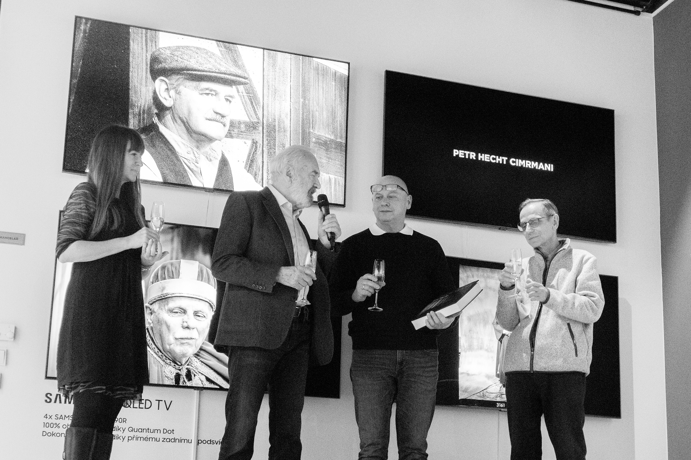 Zdeněk Svěrák, Pavel Scheufler a Petr Hecht při křtu knihy Cimrmani