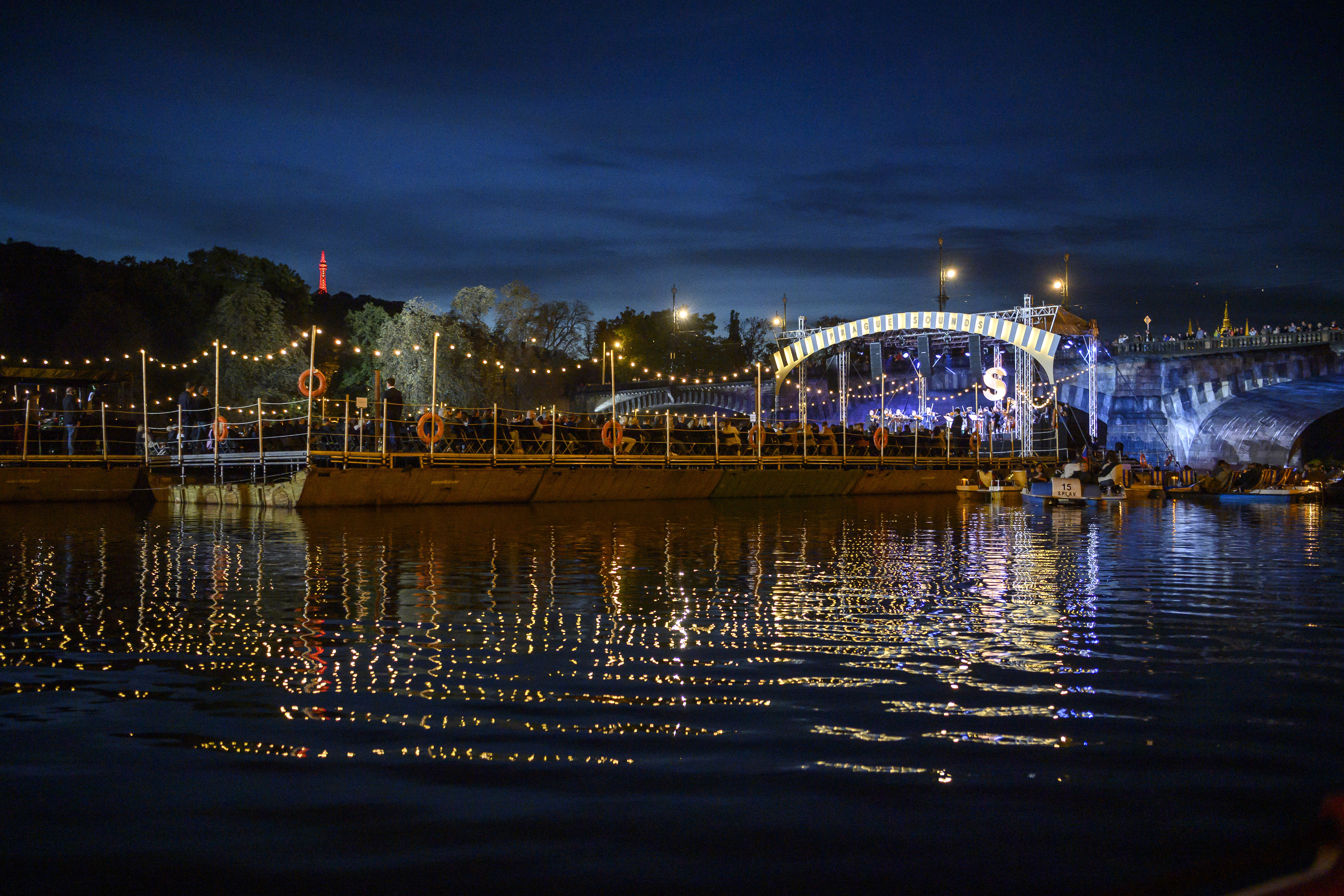 Plovoucí scéna festivalu Prague Sounds