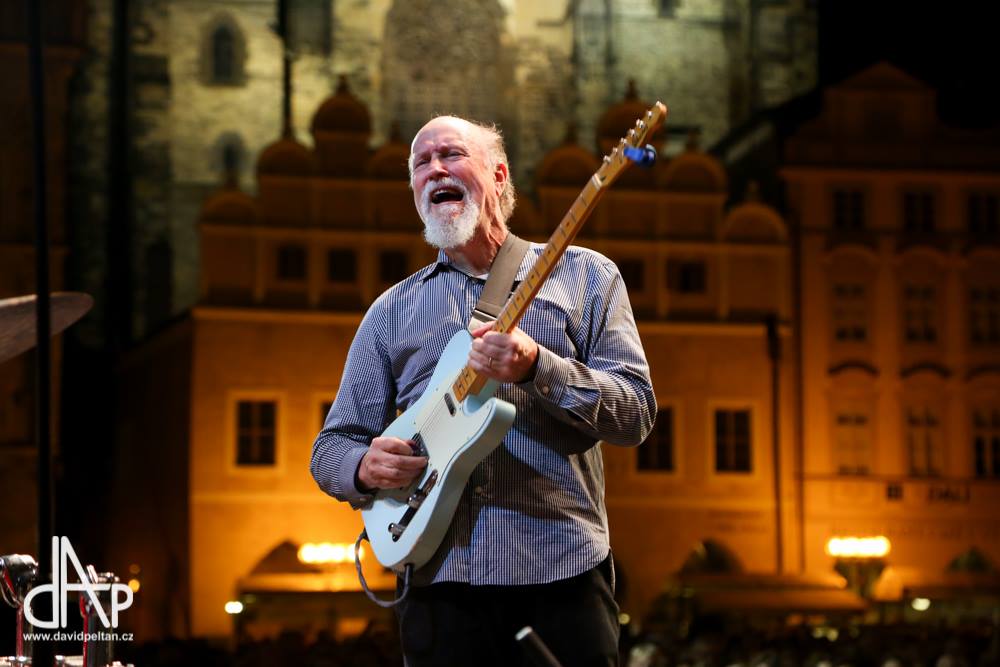 Kytarista John Scofield vystupuje na festivalu Bohemia JazzFest