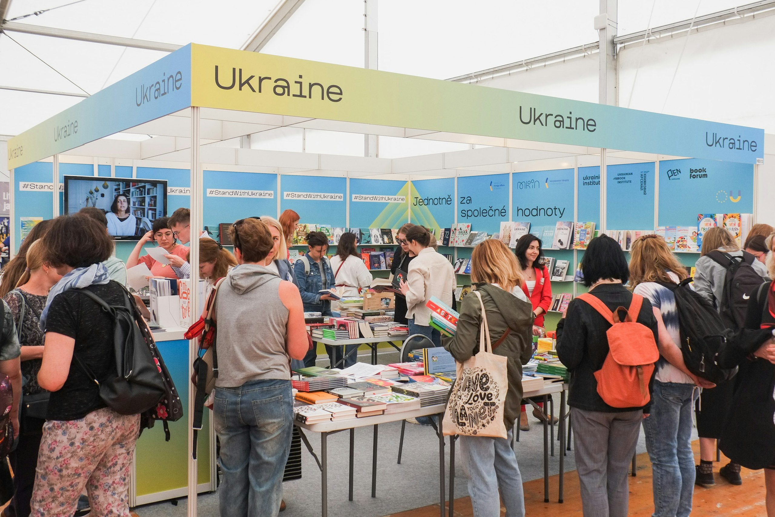Ukrajinský stánek na festivalu Svět knihy Praha 2022