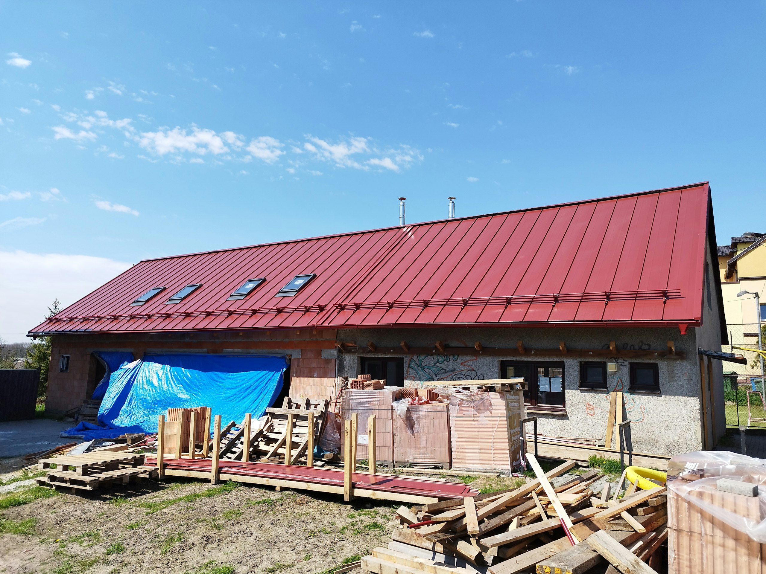 Dokončená hrubá stavba rekonstruované skautské klubovny v Ostravě – Staré Bělé