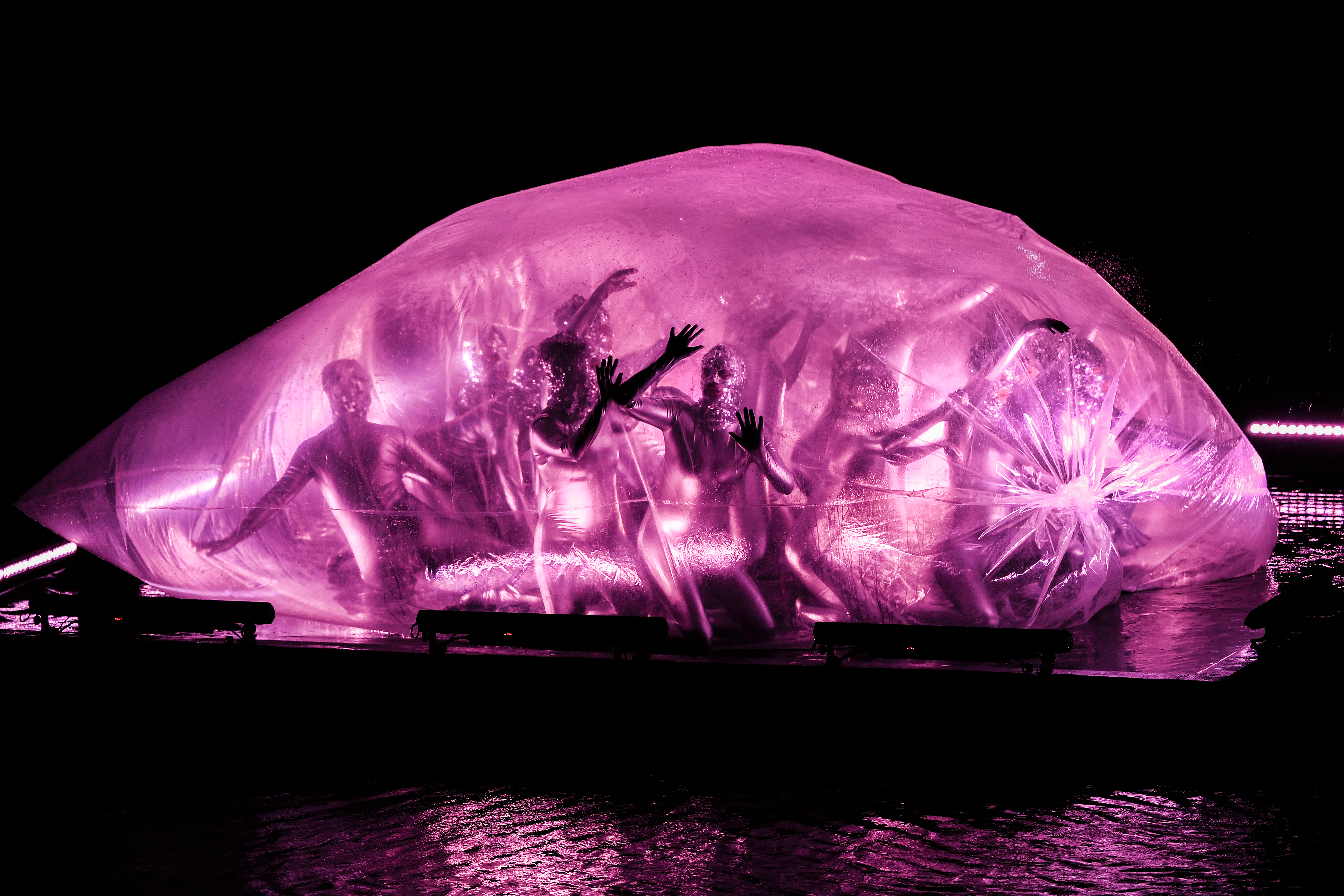 Představení Aquanauts souboru Circus Cirkör, Letní Letná 2023