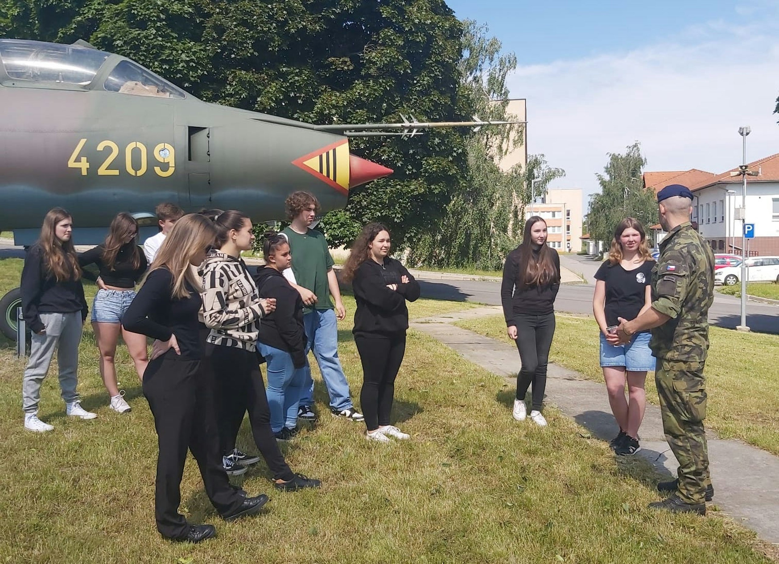 Studenti na návštěvě 22. základny vrtulníkového letectva Náměšť nad Oslavou v rámci projektu „Naše bezpečnost není samozřejmost“ pro školy