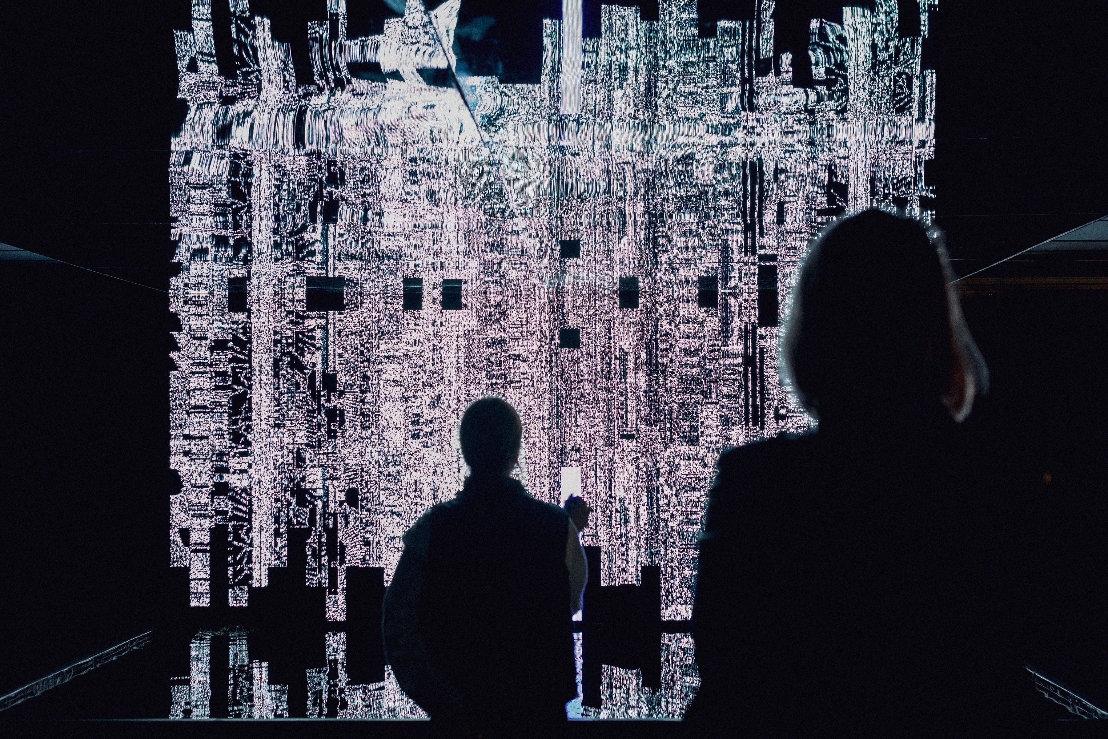 Instalace As Water Falls kanadského studia Iregular, foto: Thibault Carron