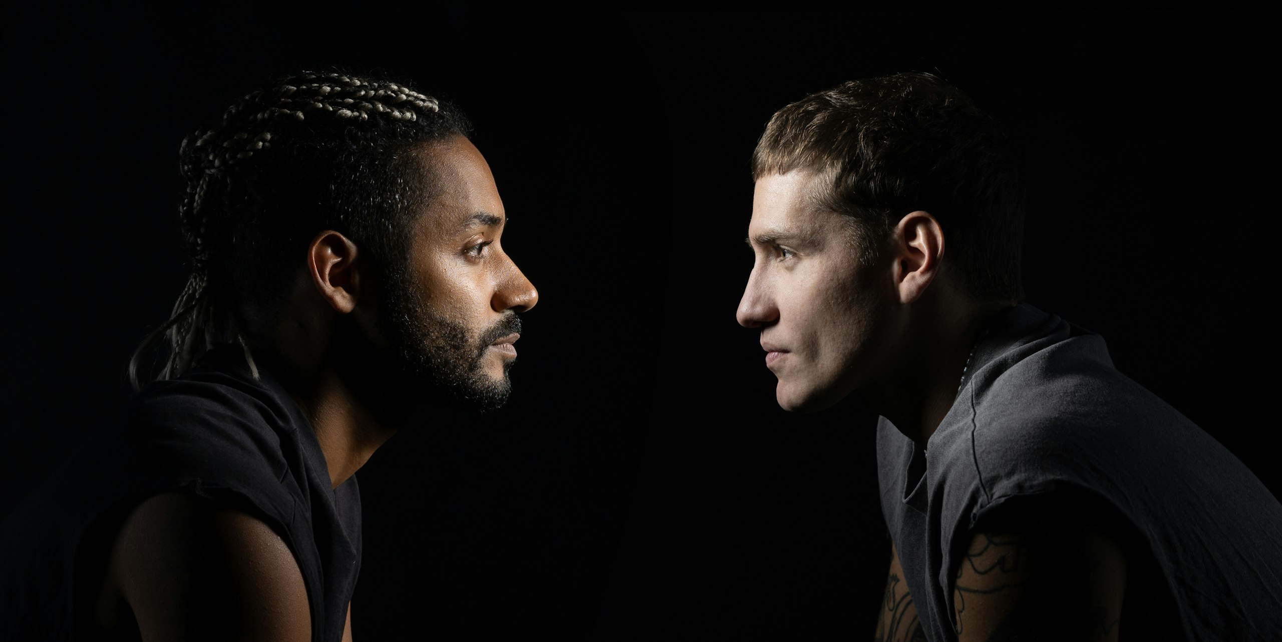 Režisér, choreograf a performer Yemi A.D. a DJ a producent Jakub Strach alias NobodyListen