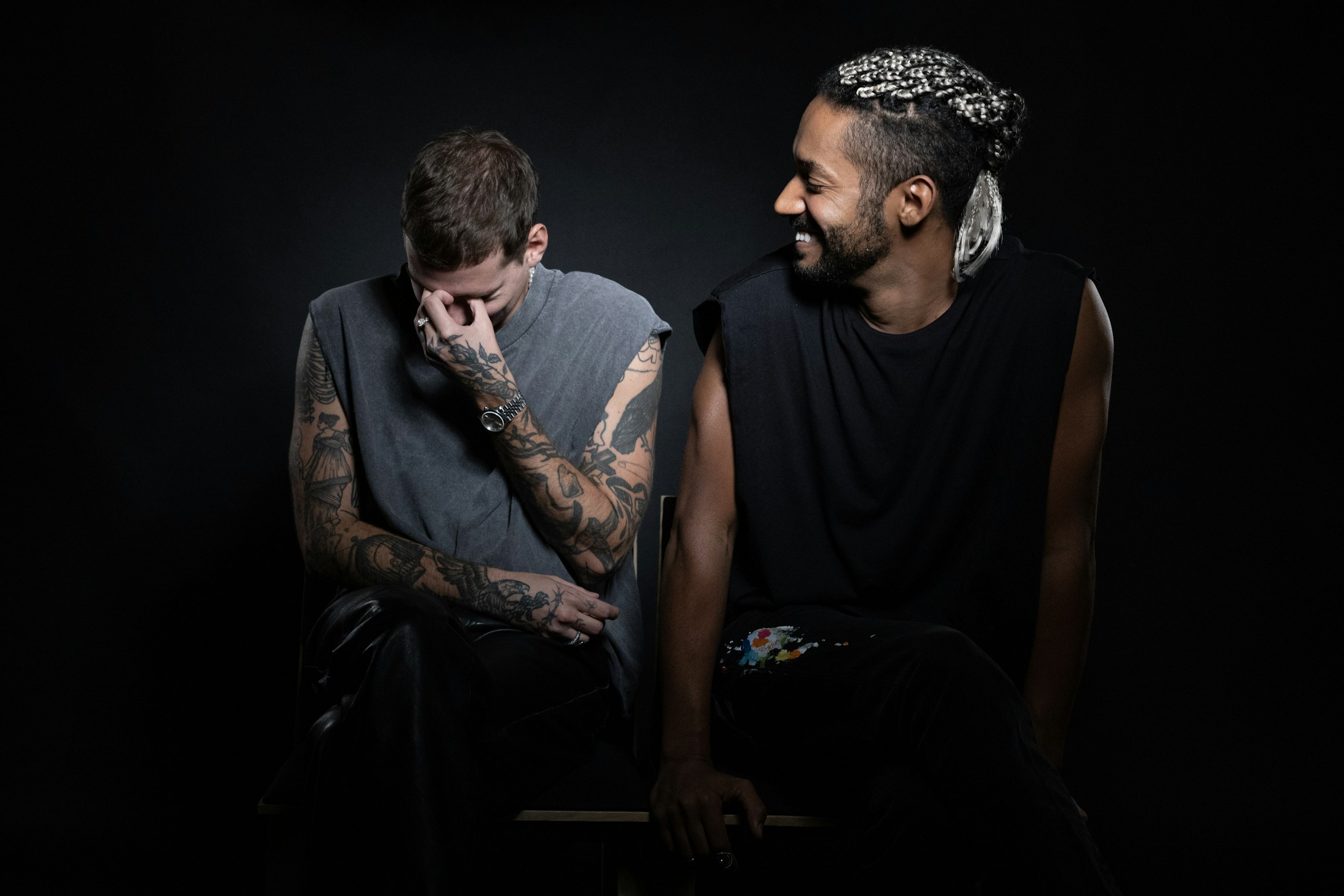 Režisér, choreograf a performer Yemi A.D. a DJ a producent Jakub Strach alias NobodyListen