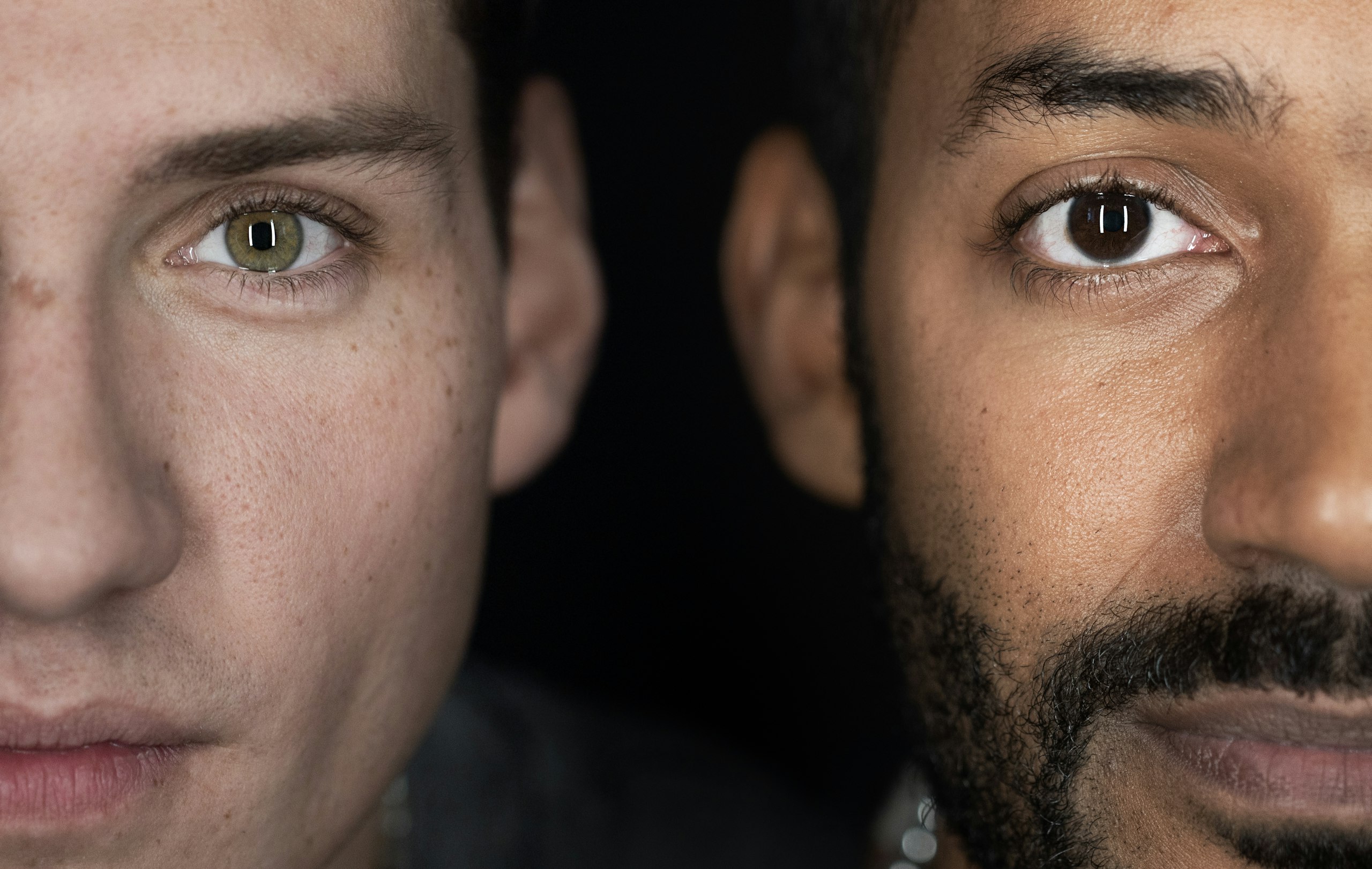 Režisér, choreograf a performer Yemi A.D. a DJ a producent Jakub Strach alias NobodyListen