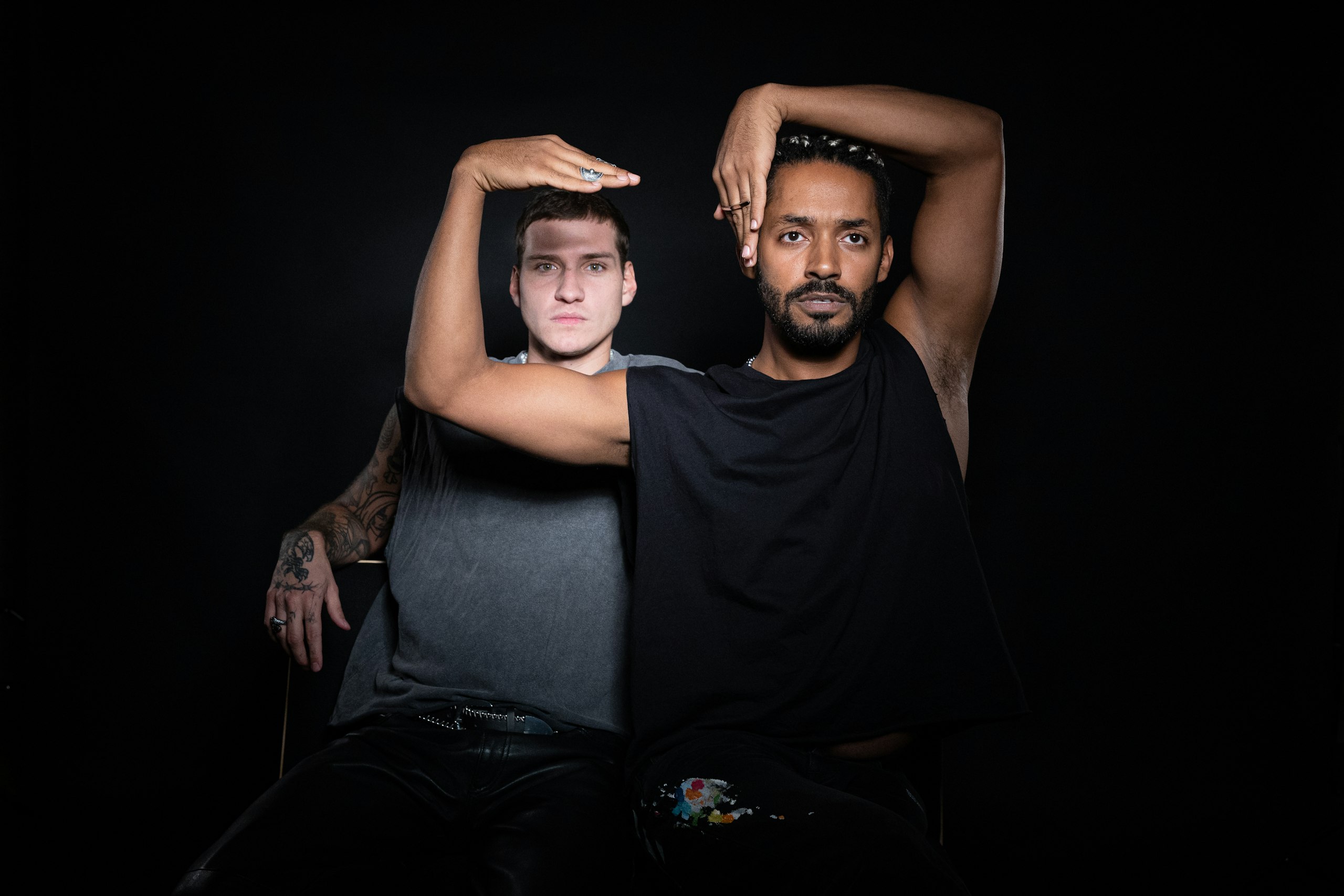 Režisér, choreograf a performer Yemi A.D. a DJ a producent Jakub Strach alias NobodyListen