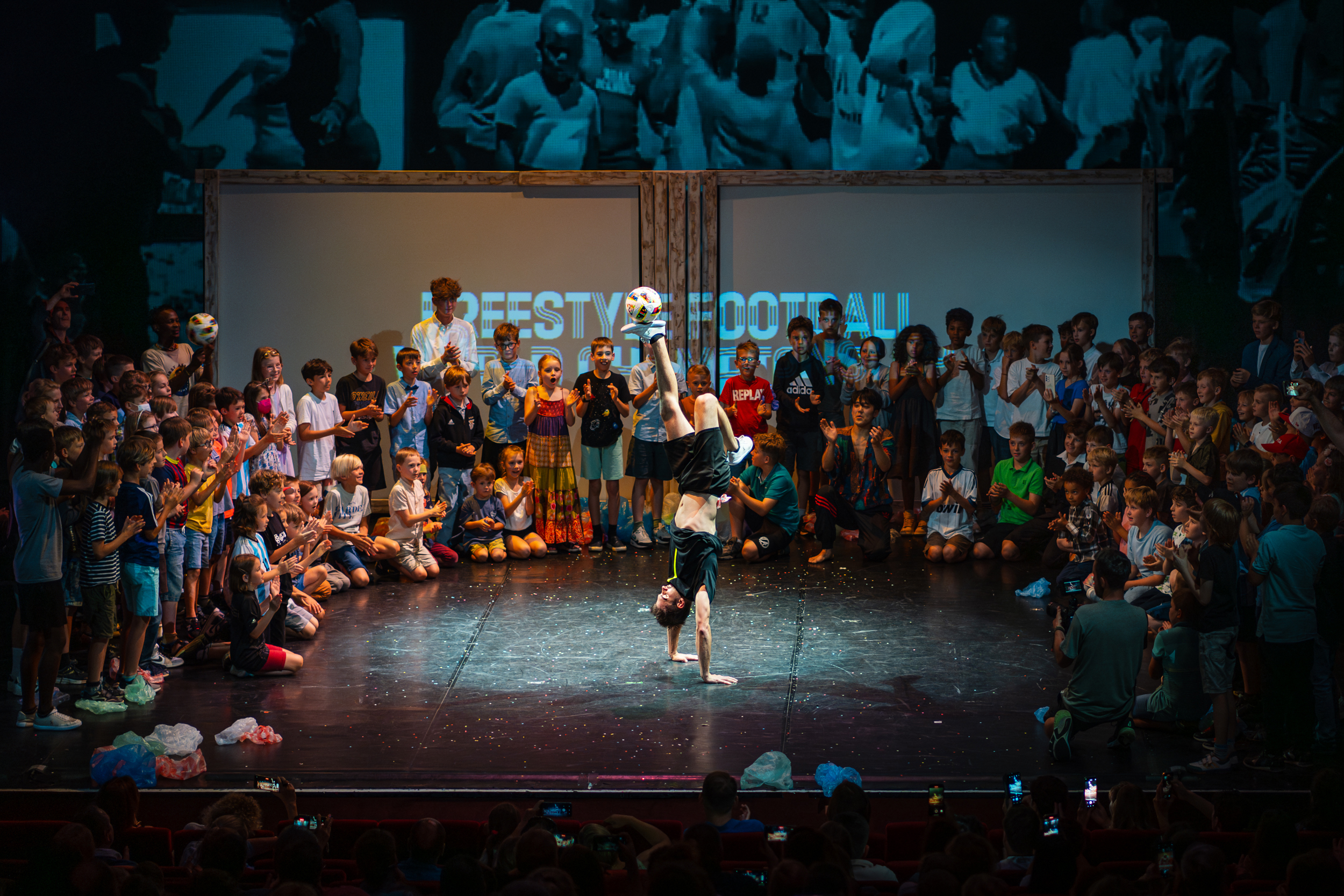 Divadelní představení Vivat Messi souboru Spitfire Company, foto: Romana Kovacs