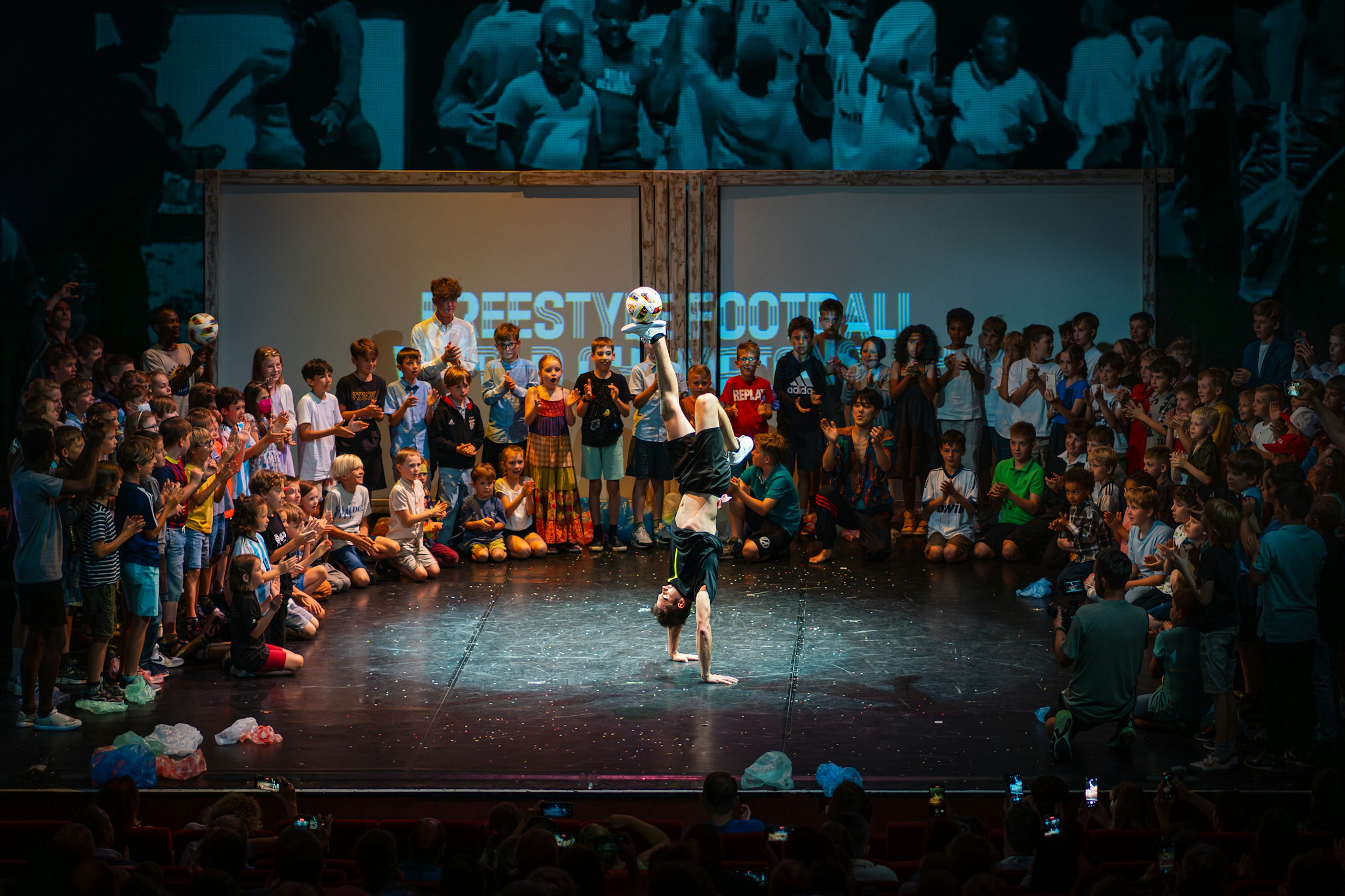 Divadelní představení Vivat Messi souboru Spitfire Company, foto: Romana Kovacs