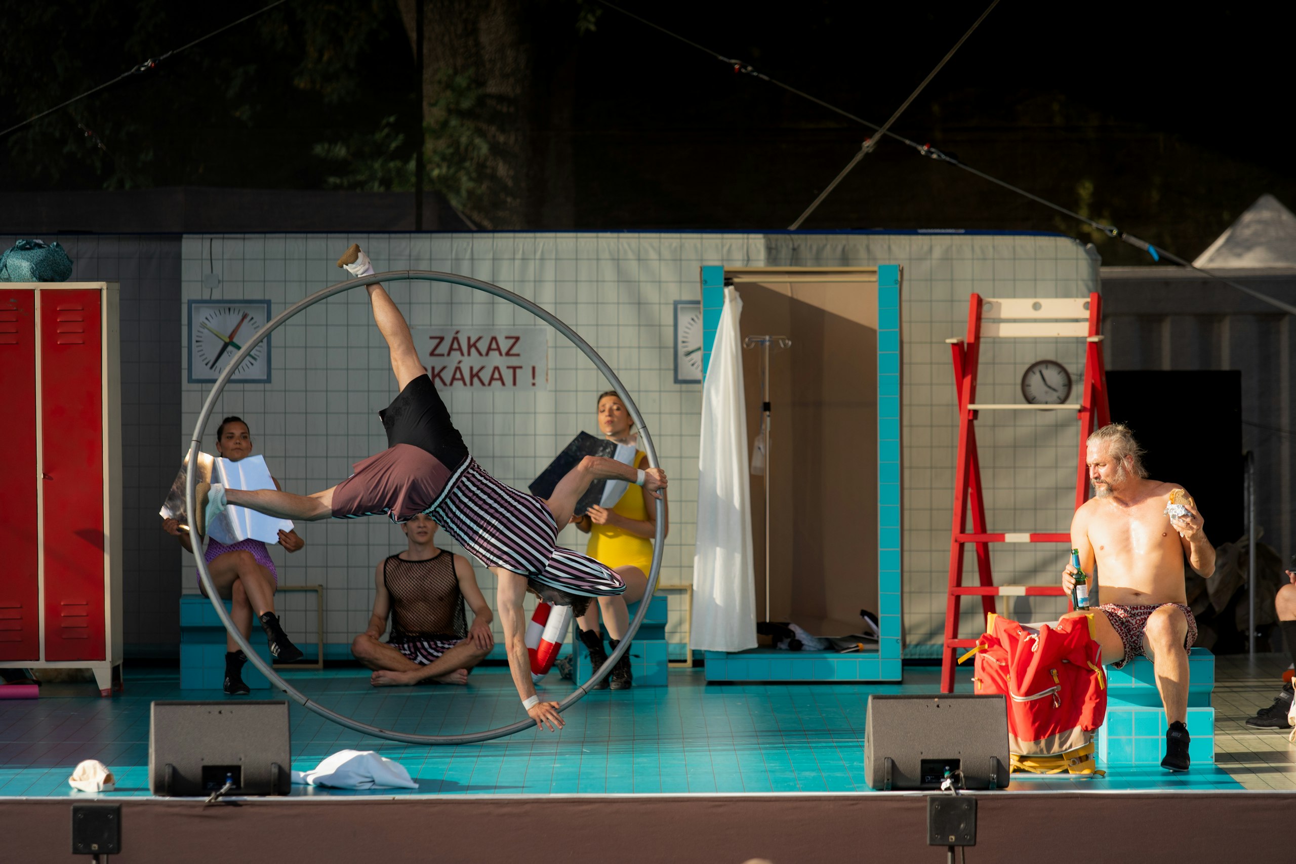 Cirk La Putyka: Splash, režie Charlie Wheeller