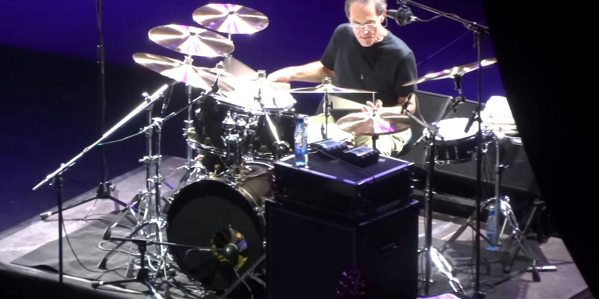 Cover Image for Ode a Sting e al "drumming genius" Vinnie Colaiuta