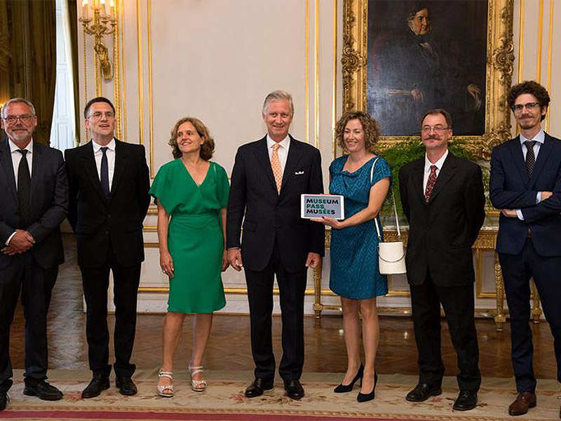 De eerste 6 Museumpassen worden overhandingd aan Koning Filip