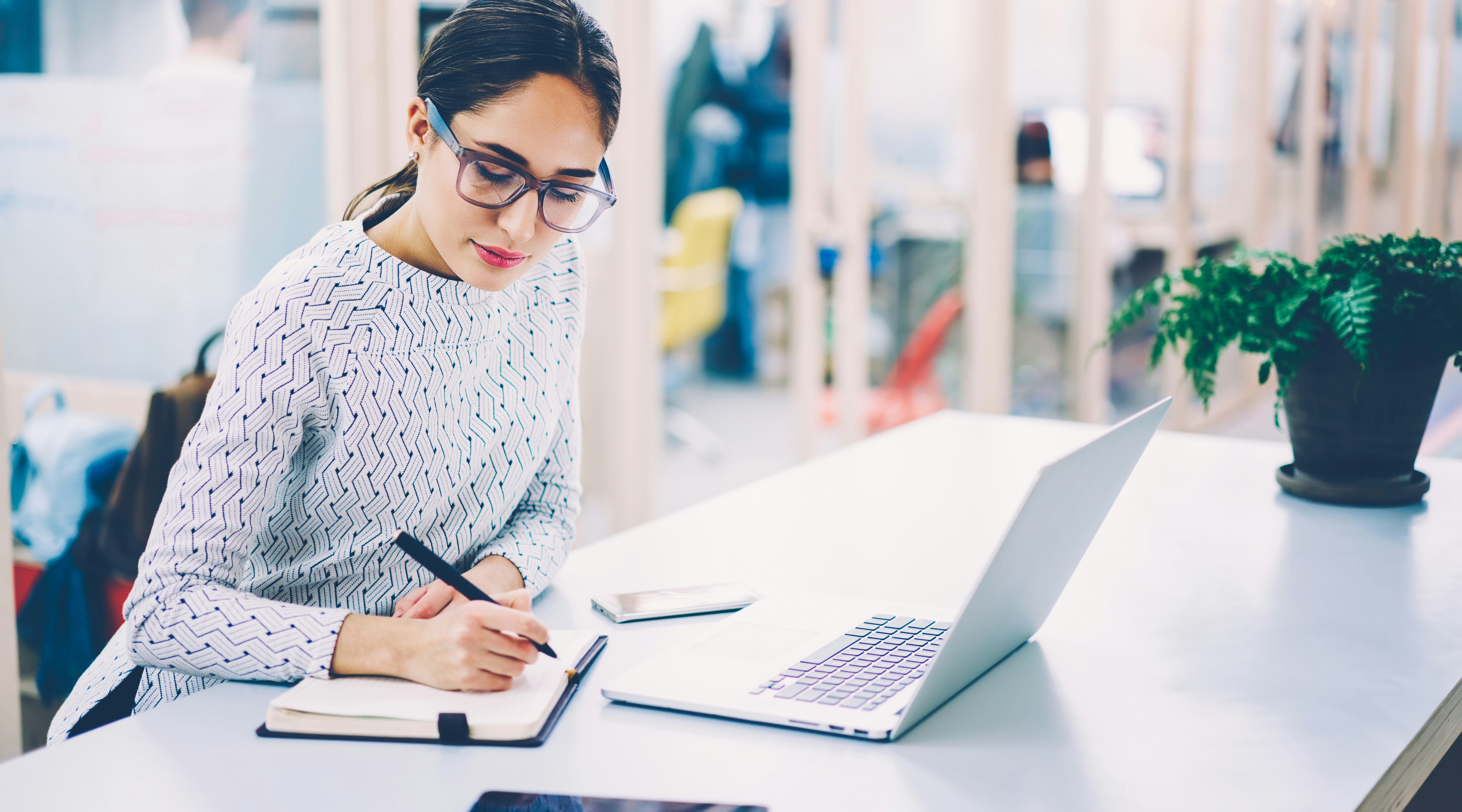 copywriter writing scannable content for the web