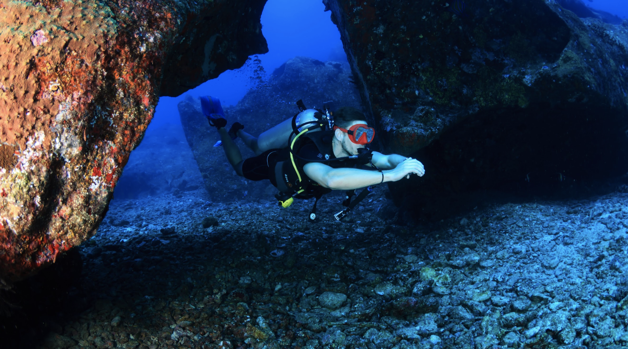 Jannik Luyten diving