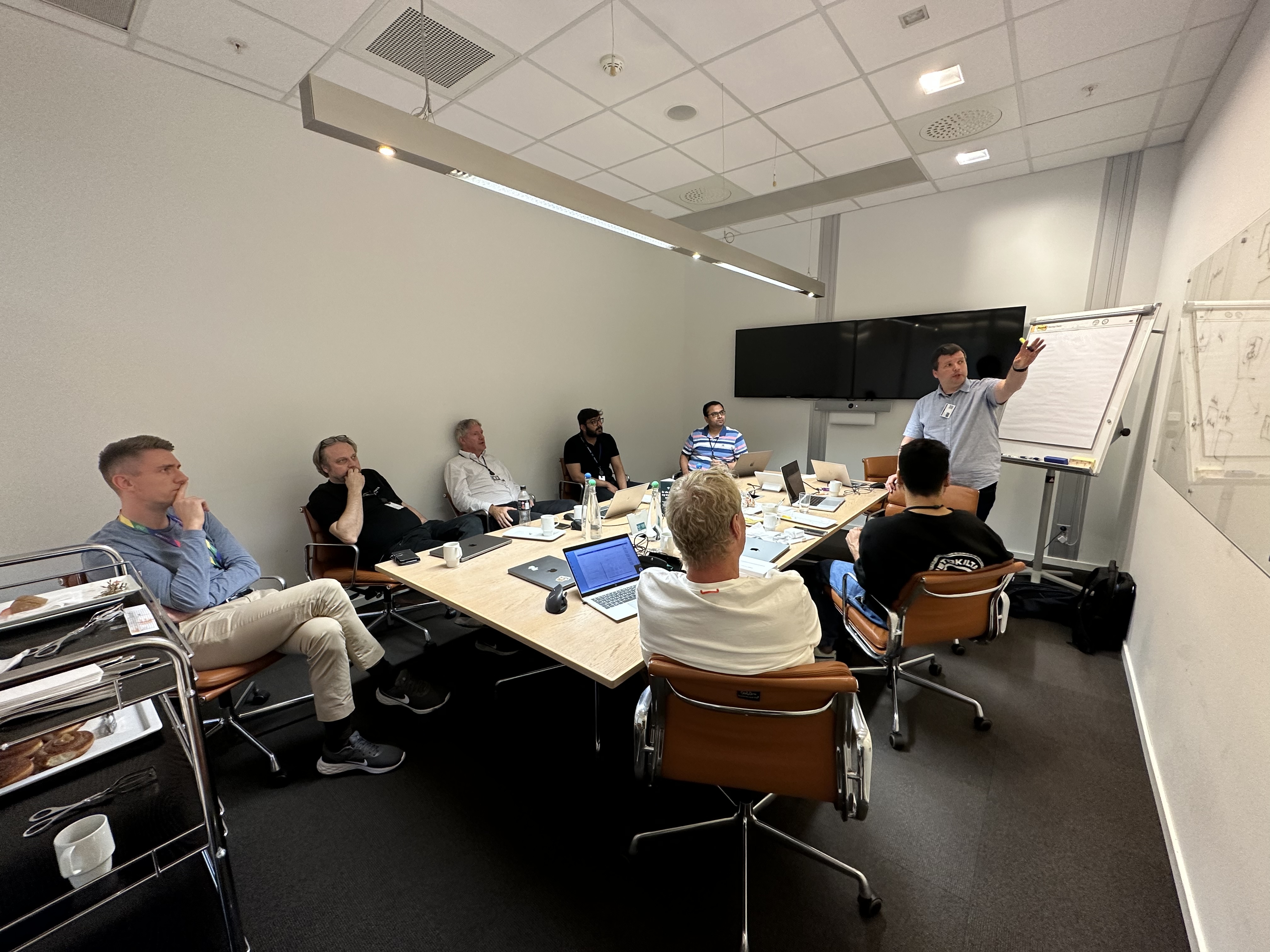 Tom De Wolf presenting for the DNB team in Oslo