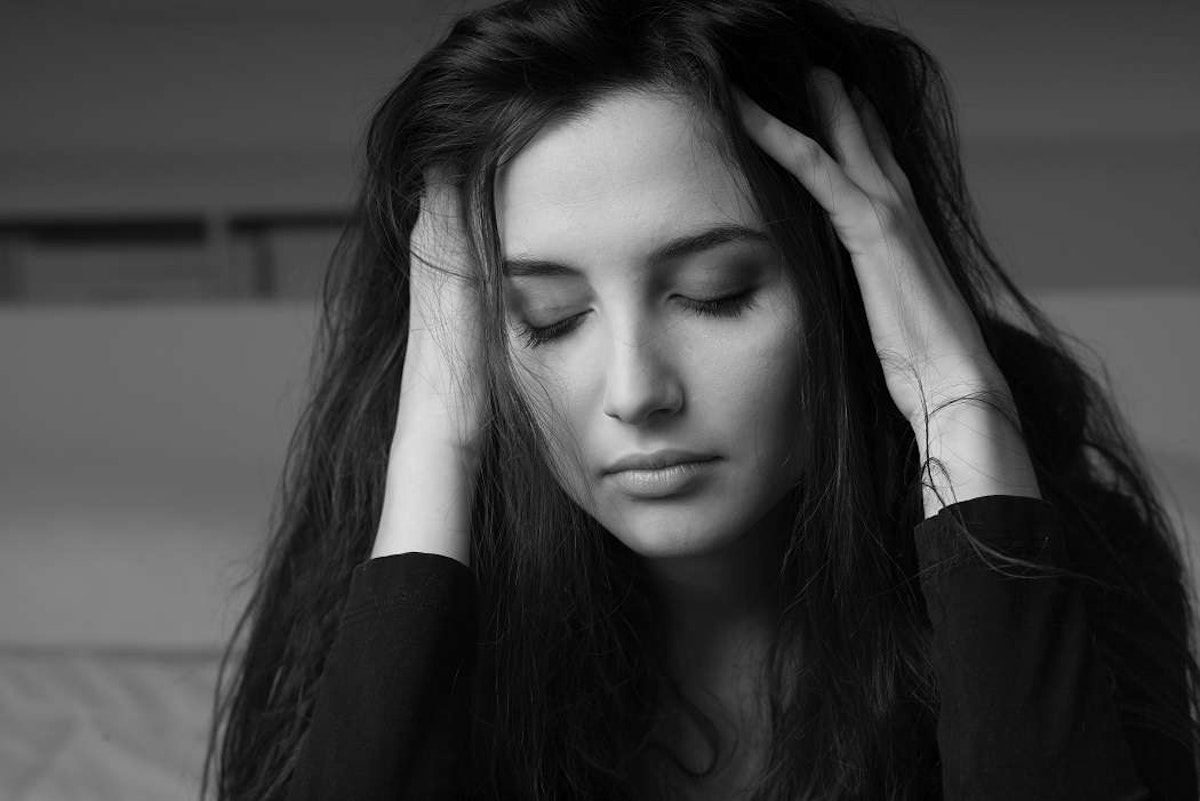 школьник держится за голову. мальчик держится за голову. отчаянная голова. Screaming student. отчаянные головы 146.