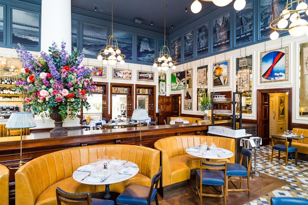 https://www.datocms-assets.com/46385/1654075769-ivy-clifton-brasserie.jpg?auto=format&fit=max&q=50&w=636