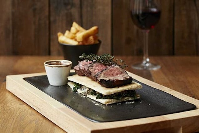 https://www.datocms-assets.com/46385/1654530256-bar-block-steakhouse.jpeg?auto=format&fit=max&q=50&w=636