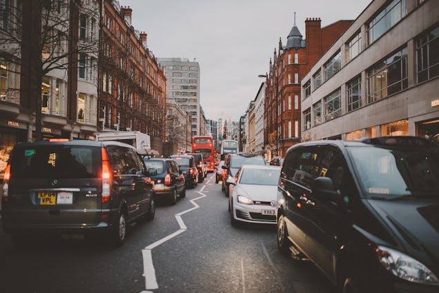 https://www.datocms-assets.com/46385/1657013147-london-traffic.jpg?auto=format&fit=max&q=50&w=636