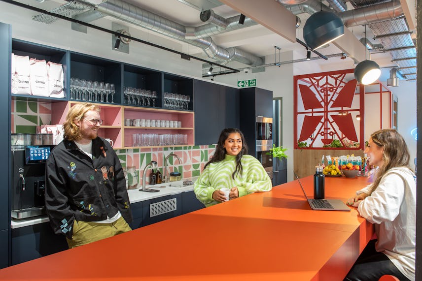 https://www.datocms-assets.com/46385/1674480378-runwayeast_shoreditch_290922_34.jpg?auto=format&fit=max&q=50&w=856
