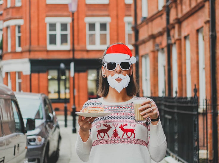 https://www.datocms-assets.com/46385/1675176752-woman-christmas-funny.jpg?auto=format&fit=max&q=50&w=735