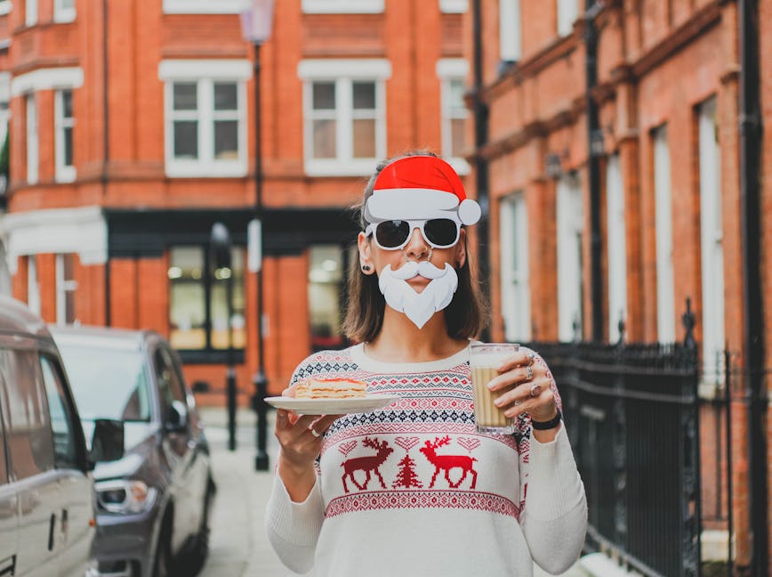 https://www.datocms-assets.com/46385/1675176752-woman-christmas-funny.jpg?auto=format&fit=max&q=50&w=868