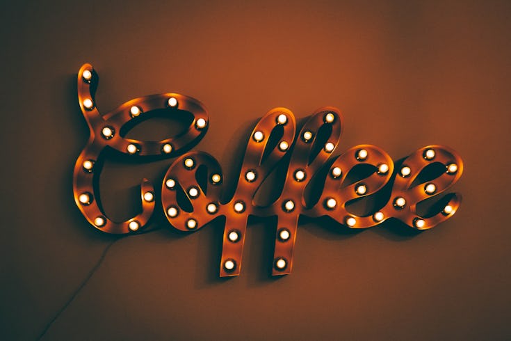 https://www.datocms-assets.com/46385/1675784539-coffee-sign.jpg?auto=format&fit=max&q=50&w=735