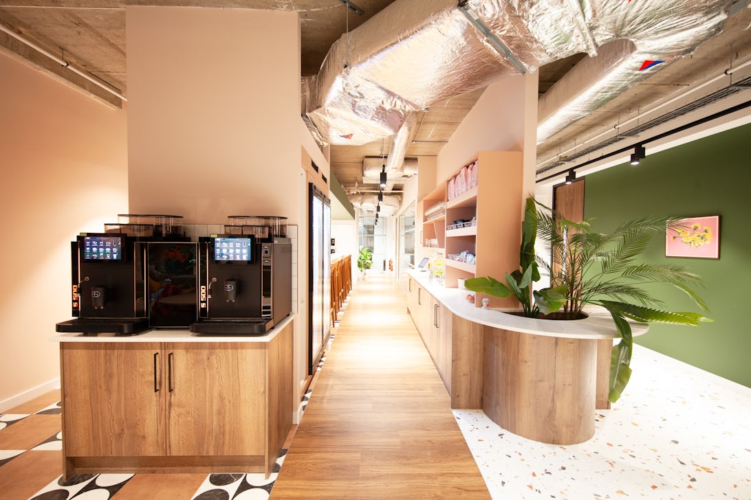 https://www.datocms-assets.com/46385/1699988805-ground-floor-kitchen-2.jpg?auto=format&fit=max&q=50&w=1092
