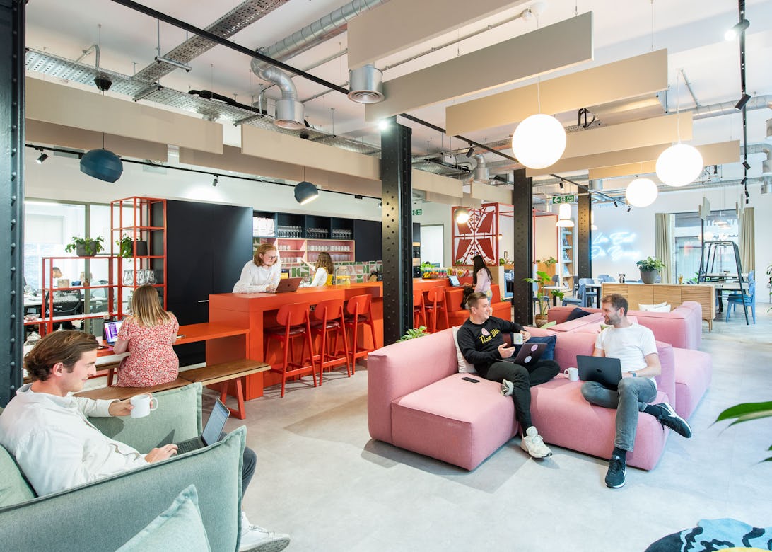 https://www.datocms-assets.com/46385/1718289594-the-lounge-1.jpg?auto=format&fit=max&q=50&w=1092