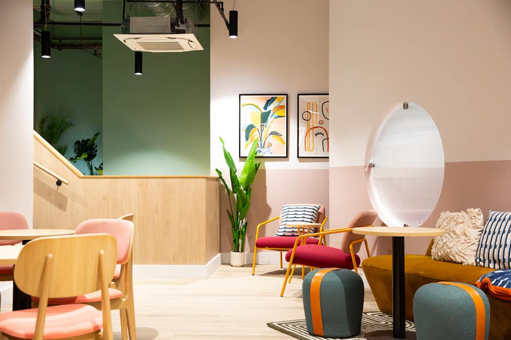 https://www.datocms-assets.com/46385/1719934884-runway-east-birmingham-ground-floor-reception.jpg?auto=format&fit=max&q=30&w=1006