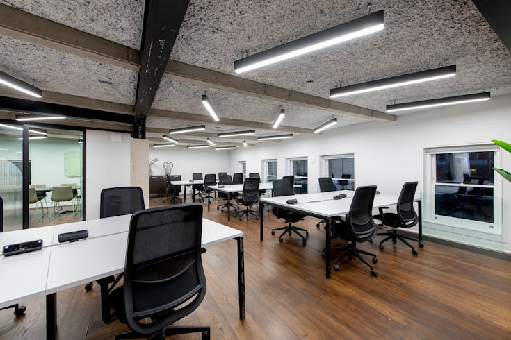 https://www.datocms-assets.com/46385/1733753687-56_wardourstreet_interiors_261124_21.jpg?auto=format&fit=max&q=50&w=735