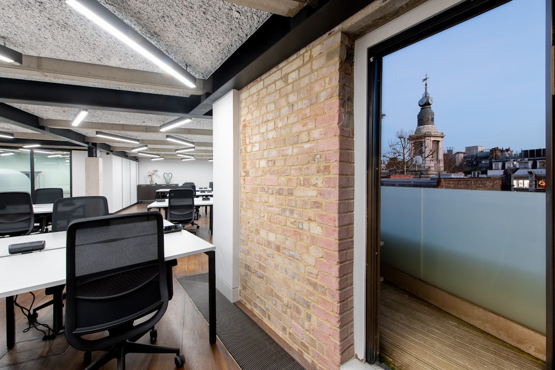 https://www.datocms-assets.com/46385/1733753731-56_wardourstreet_interiors_261124_19.jpg?auto=format&fit=max&q=50&w=1092