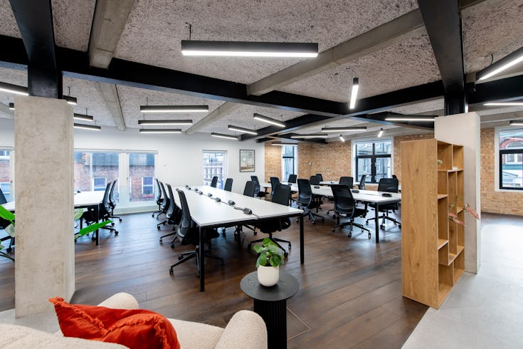 https://www.datocms-assets.com/46385/1733753869-56_wardourstreet_interiors_261124_15.jpg?auto=format&fit=max&q=50&w=735