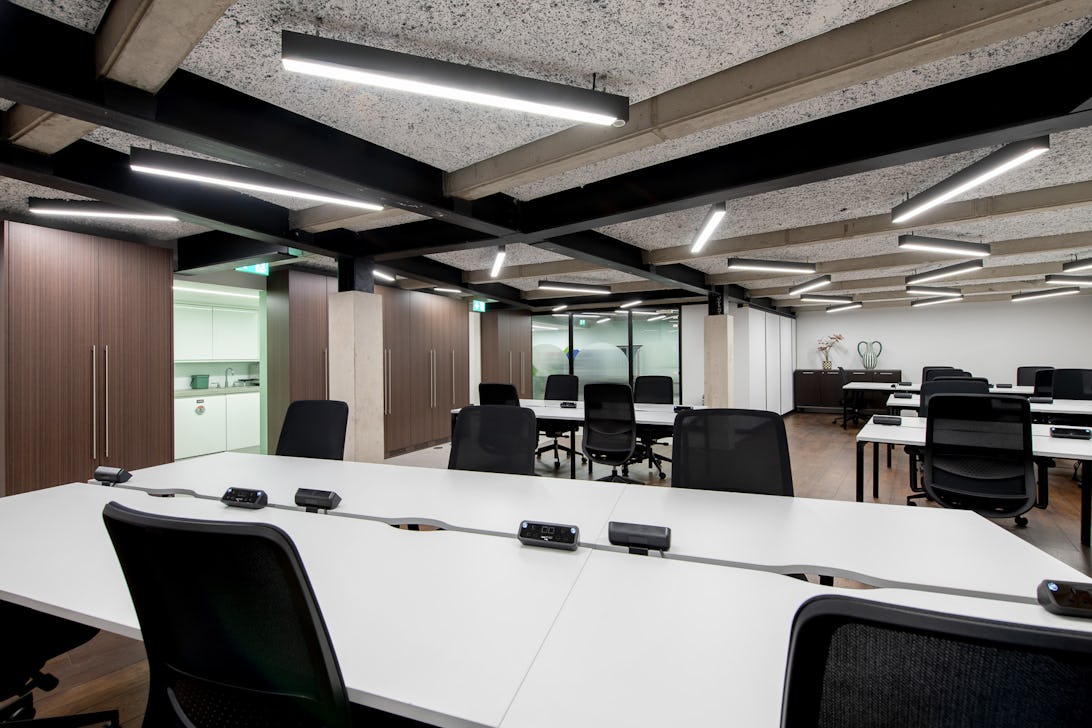 https://www.datocms-assets.com/46385/1733754838-56_wardourstreet_interiors_261124_20.jpg?auto=format&fit=max&q=50&w=1092