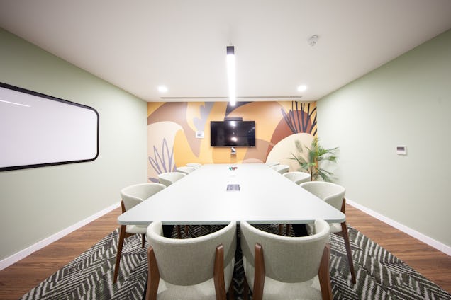 An image of one of the many Runway East Bloomsbury meeting rooms, with AV and whiteboard