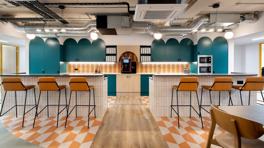 https://www.datocms-assets.com/46385/1745501961-bath-second-floor-kitchen-2.jpg?auto=format&fit=max&q=50&w=856